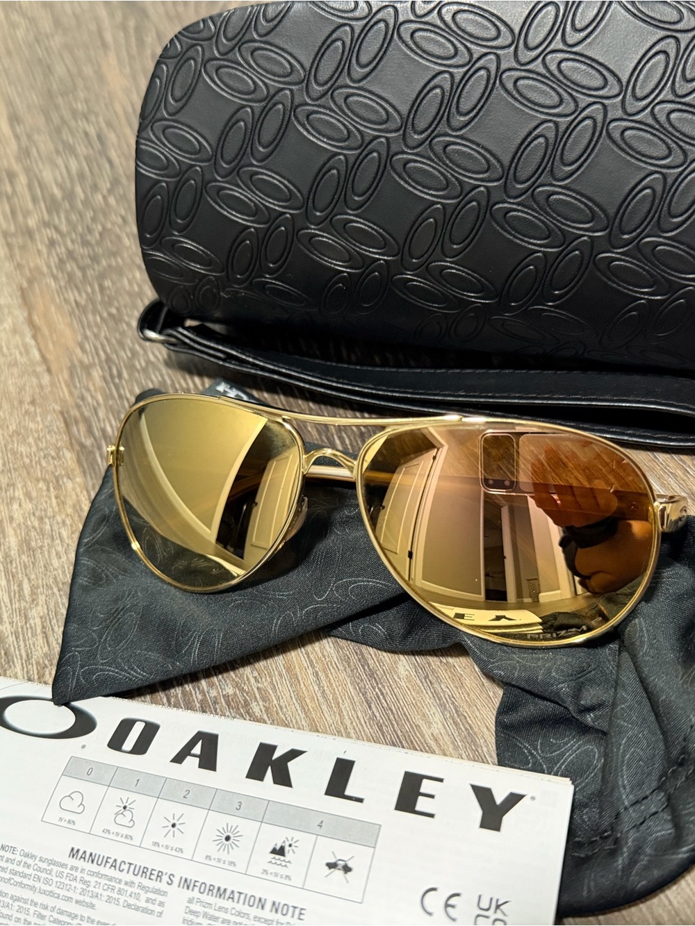 Oakley Gold Aviator Sunglasses with Mirror Lenses - Picture 3 of 4